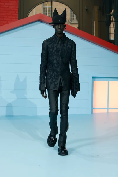 Look 11